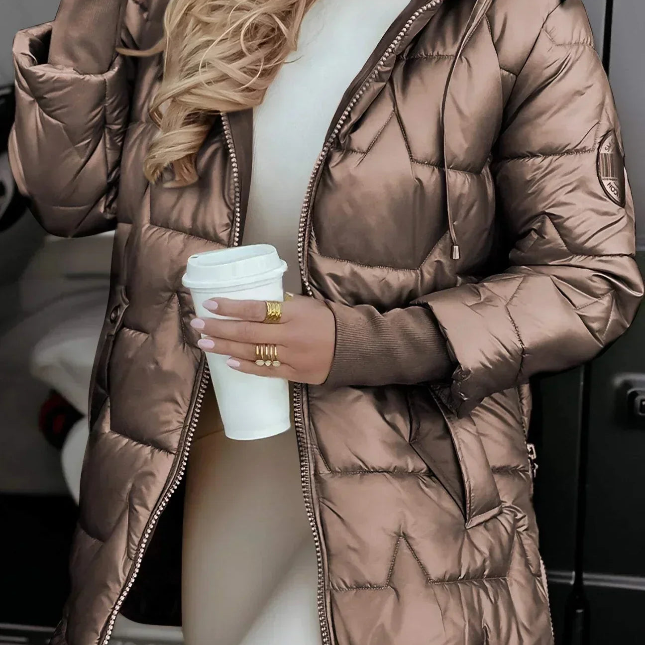 Сияна – Лъскаво Пухено Палто